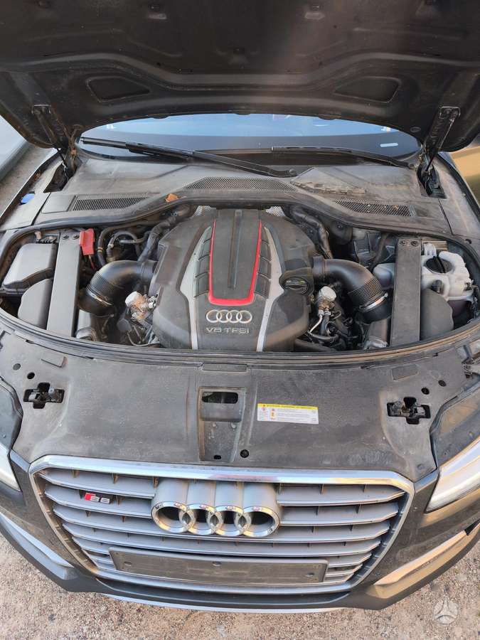 Audi S8