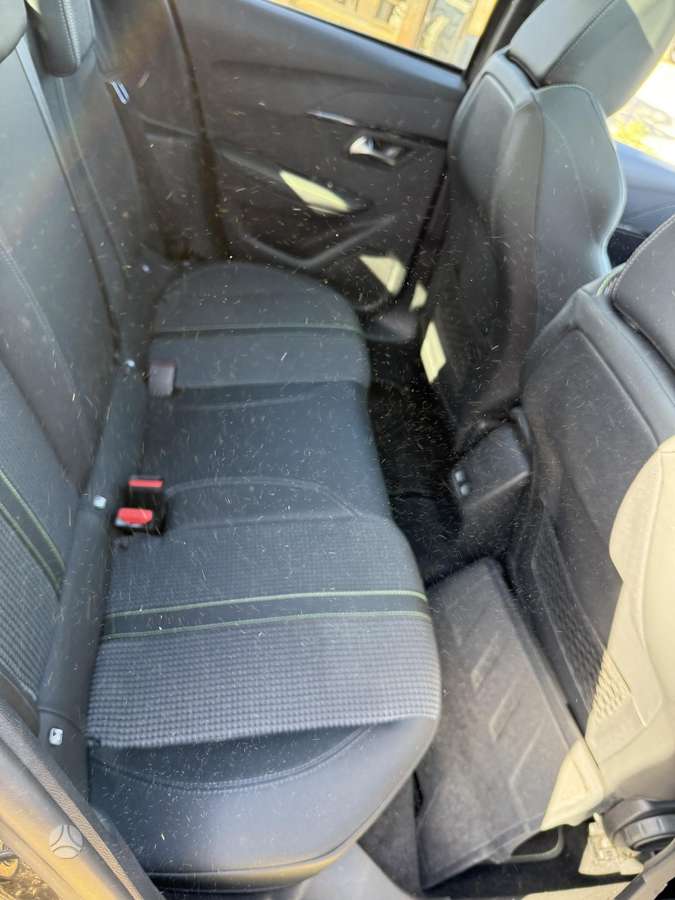 Peugeot 208 dalimis