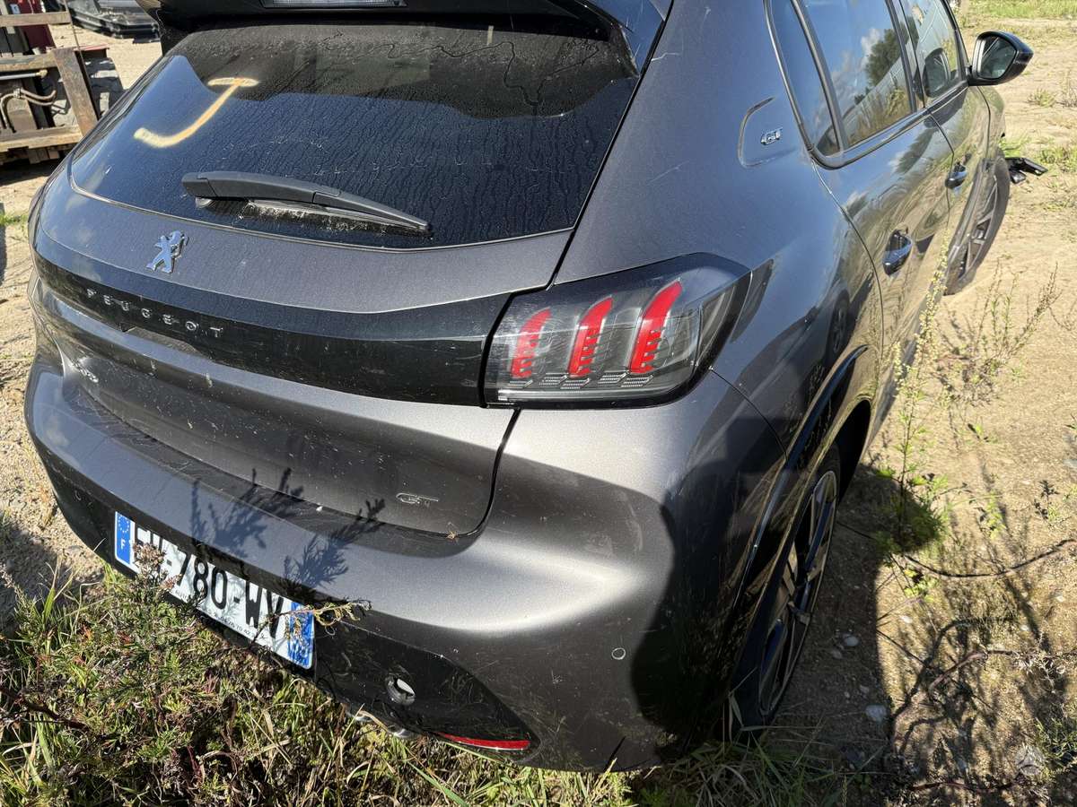 Peugeot 208 dalimis