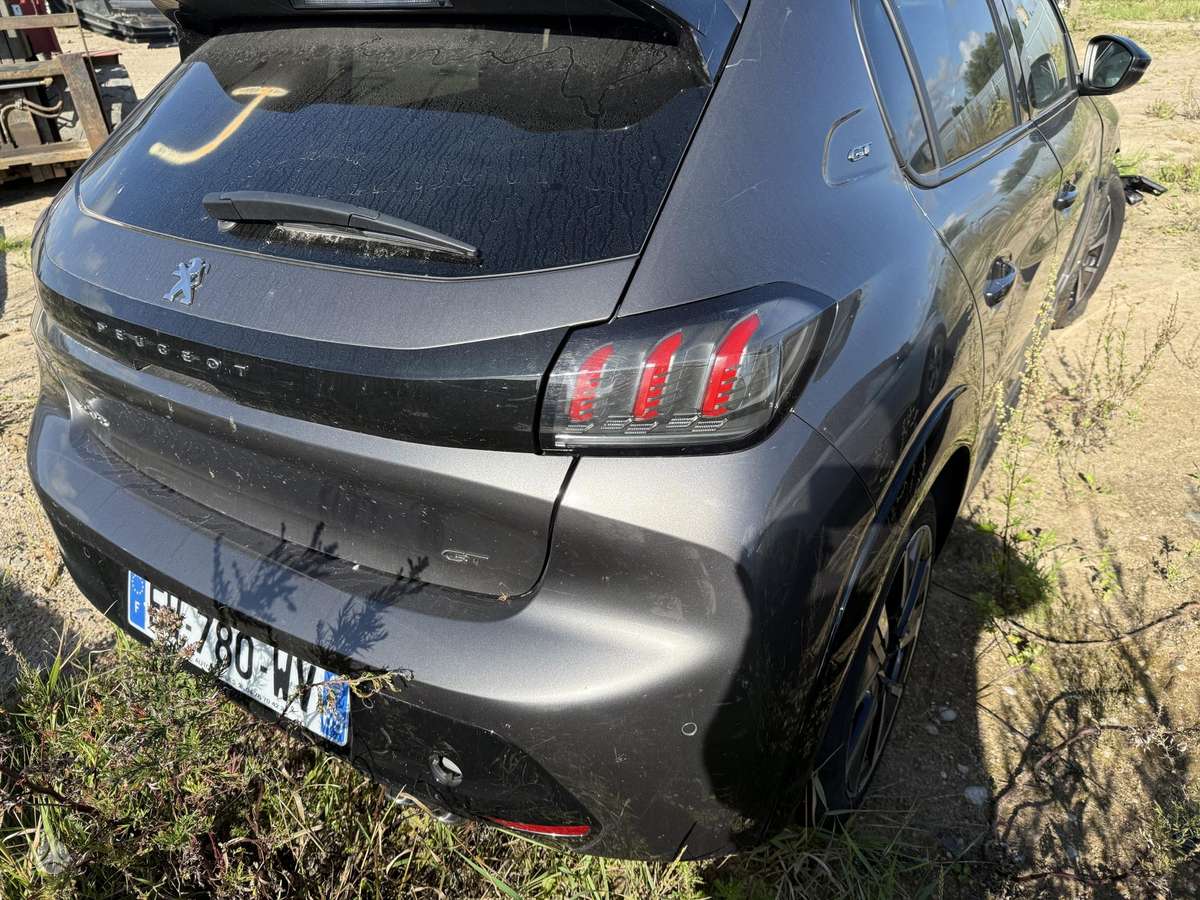 Peugeot 208 for parts