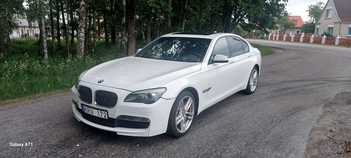 BMW 750, 4.4 l., Седан