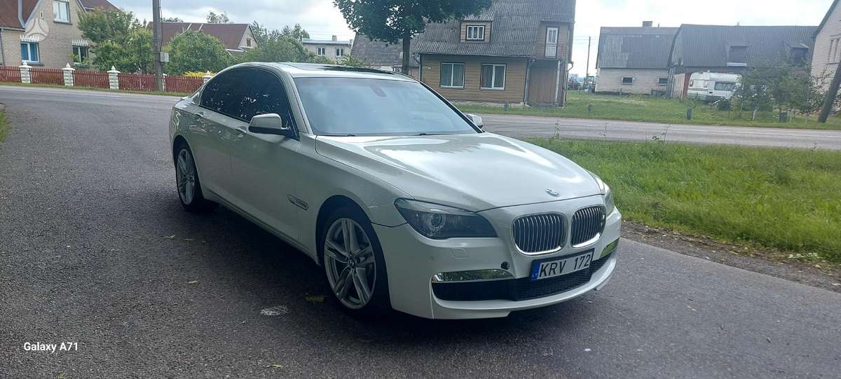 BMW 750, 4.4 l., Седан