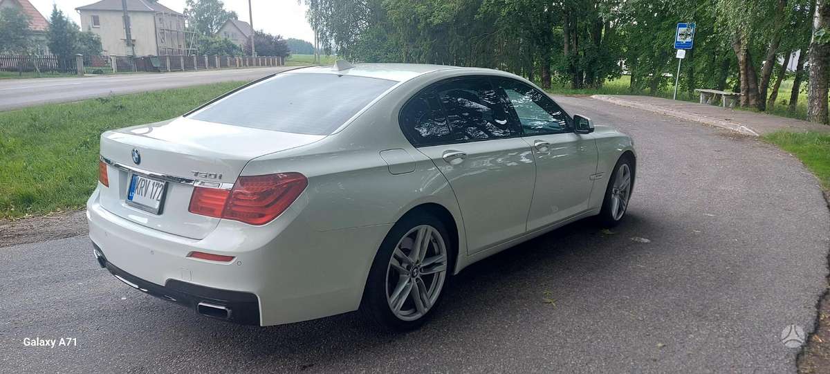 BMW 750, 4.4 l., Седан