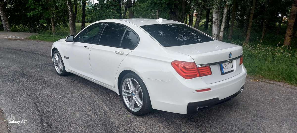 BMW 750, 4.4 l., Седан