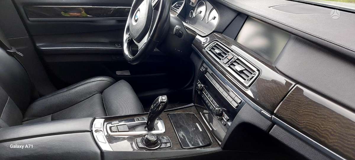 BMW 750, 4.4 l., Седан