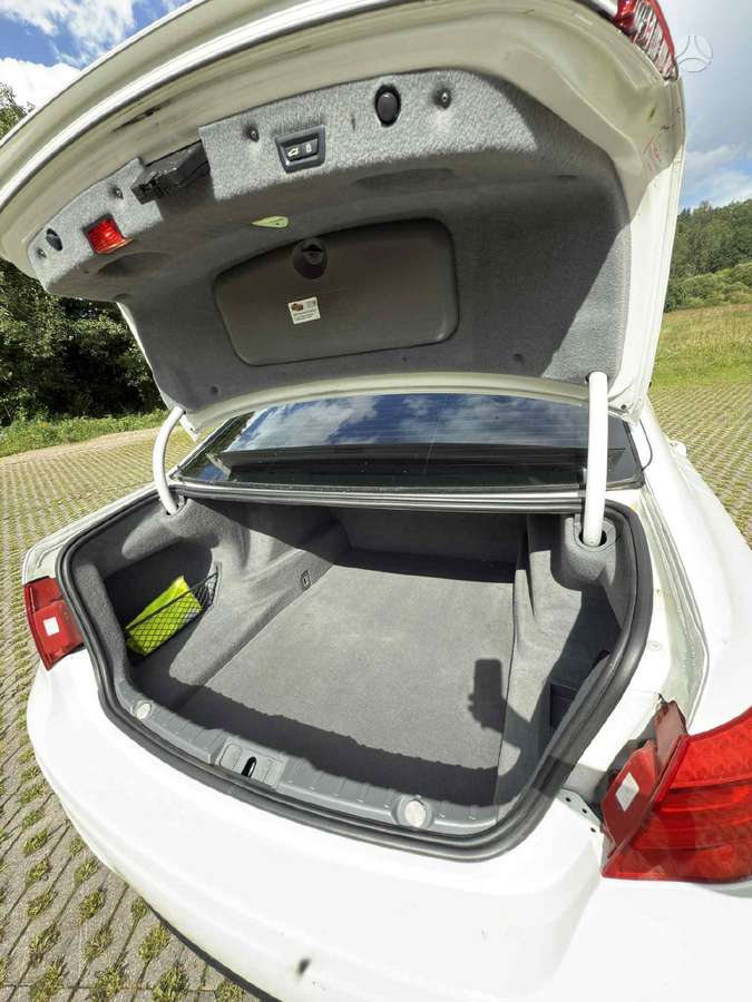 BMW 750, 4.4 l., Седан