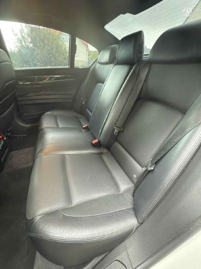 BMW 750, 4.4 l., Седан