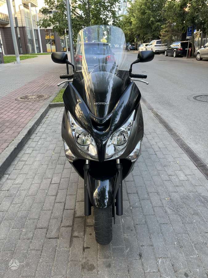 Honda Silverwing 582cc, scooters / mopeds