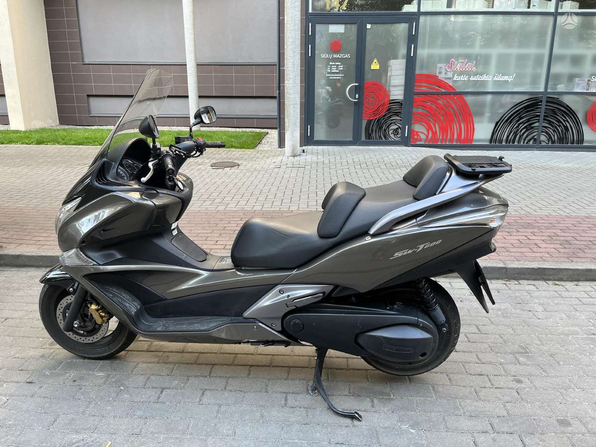 Honda Silverwing 582cc, scooters / mopeds