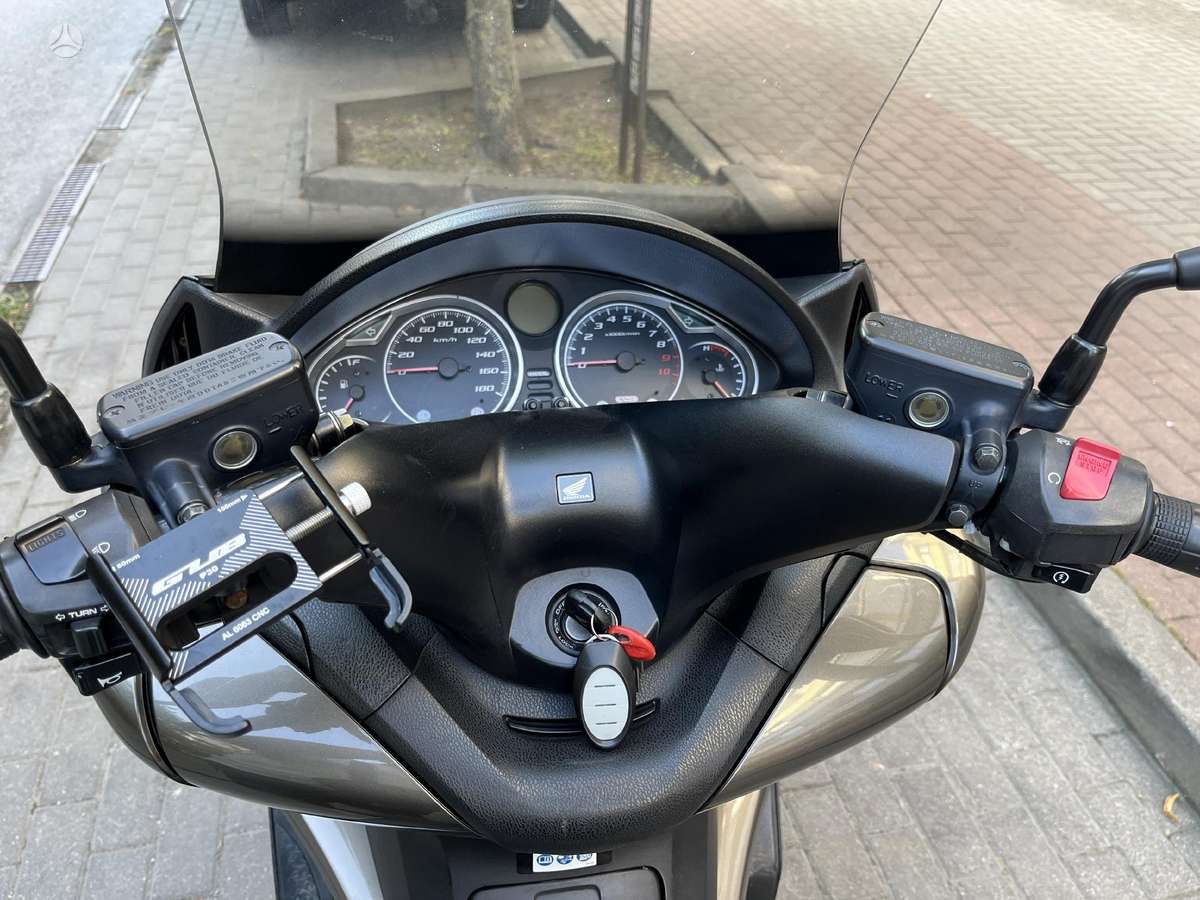 Honda Silverwing 582cc, scooters / mopeds