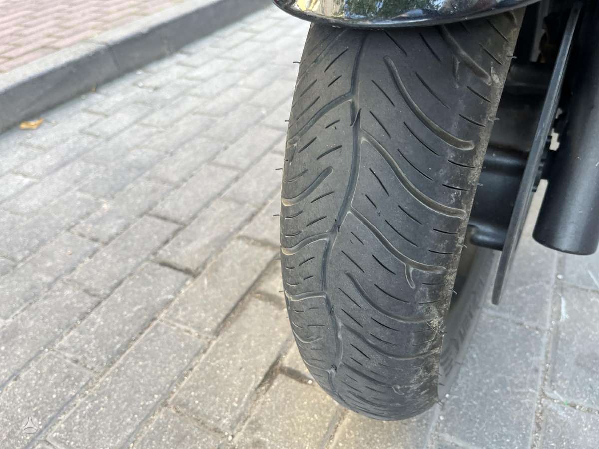 Honda Silverwing 582cc, scooters / mopeds