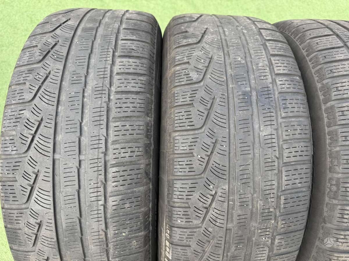Pirelli 4-5mm, universalios 225/55 R17