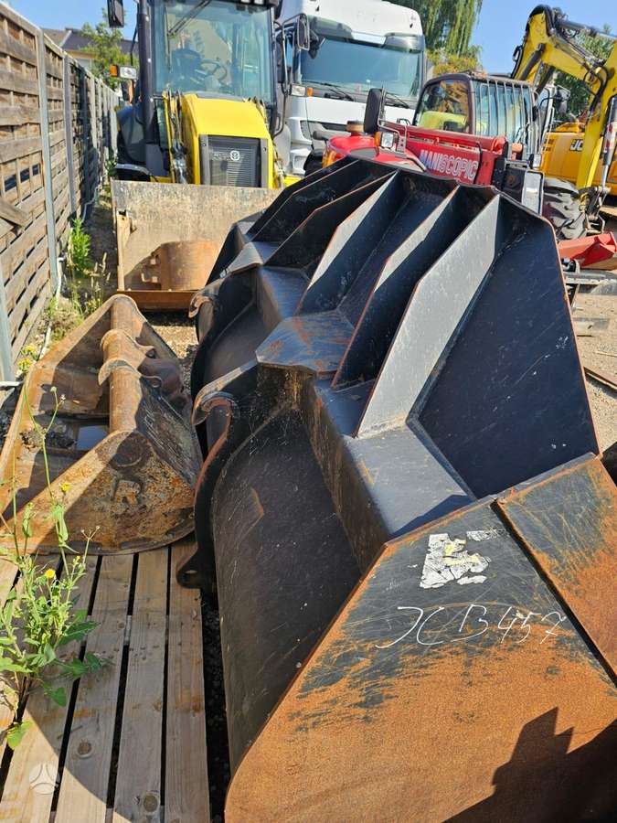 JCB 457HT, buckets