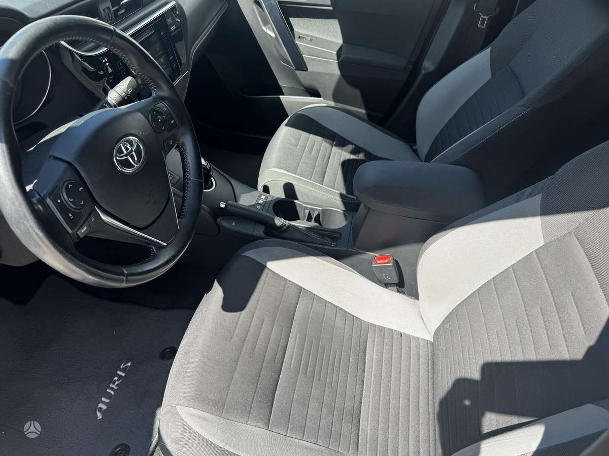 Toyota Auris, 1.8 l., hečbekas