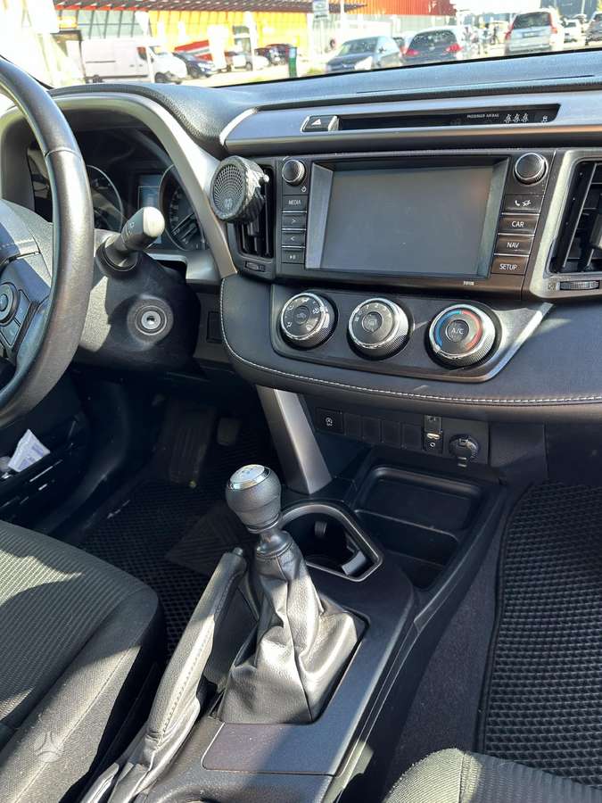 Toyota RAV4 - 11