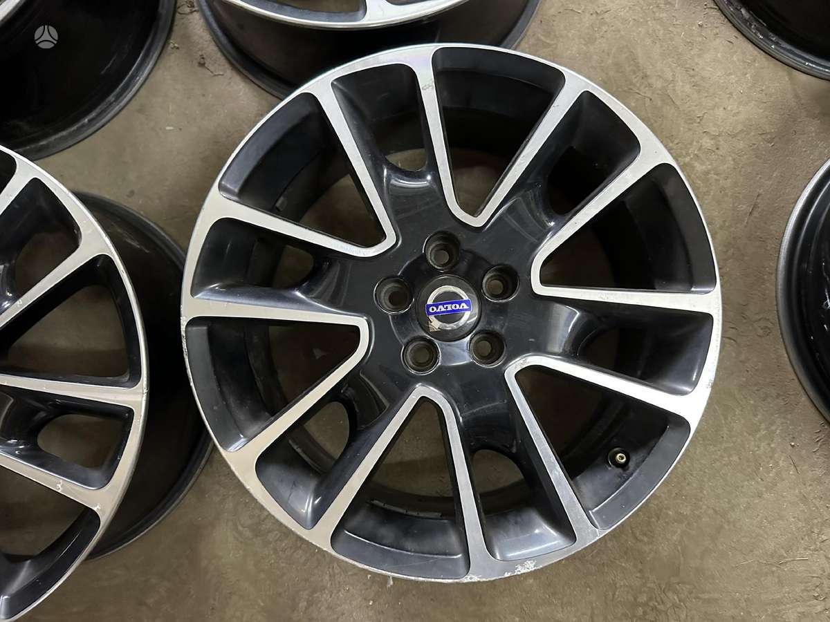 Volvo, lengvojo lydinio, R18
