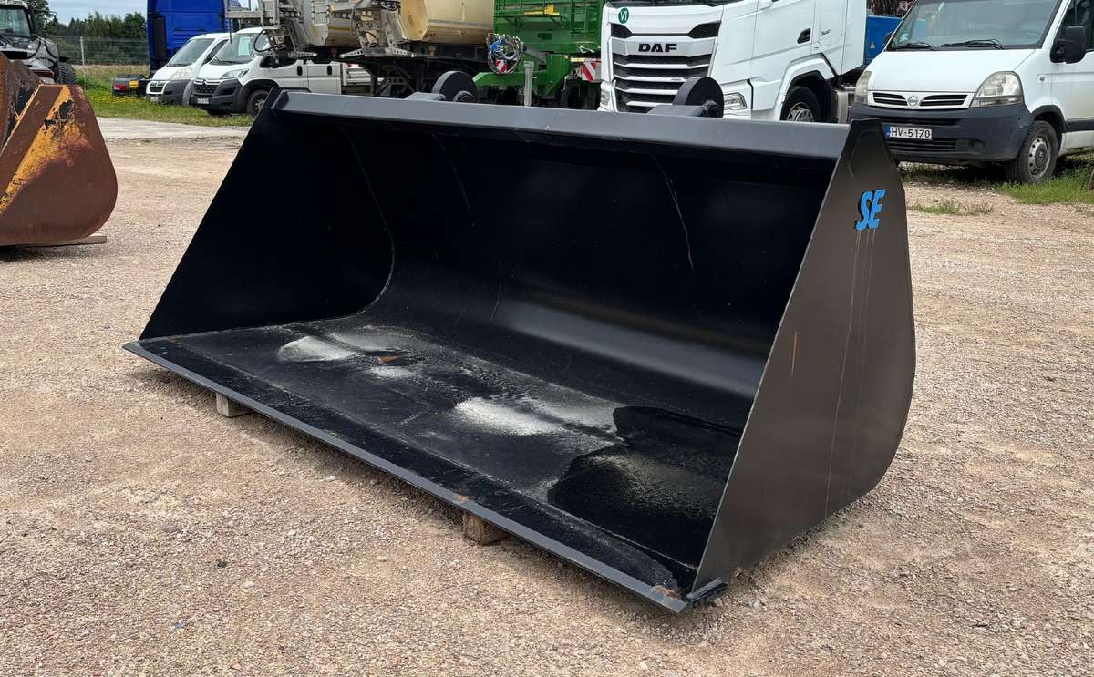 -Kita- SE Equipment Volvo BM, buckets