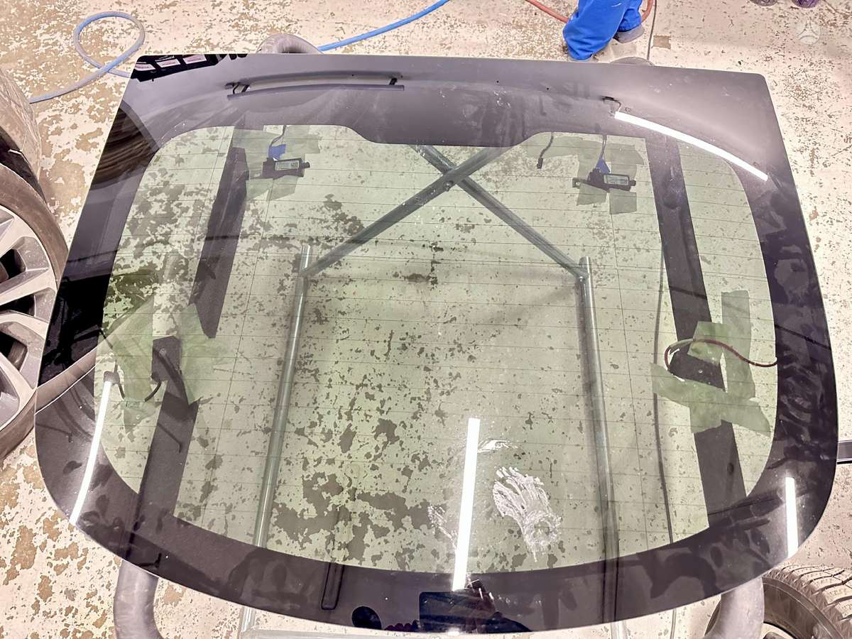 Tesla Model Y windows