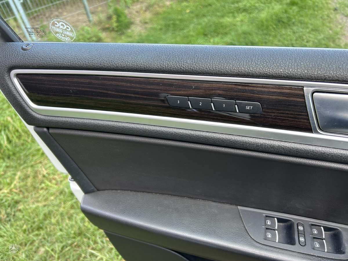Volkswagen Touareg dalimis
