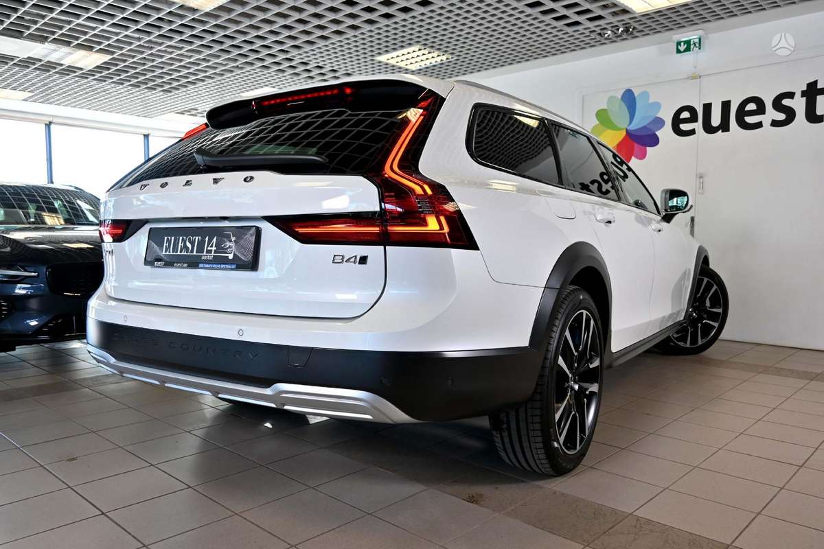 Volvo V90 Cross Country - 2