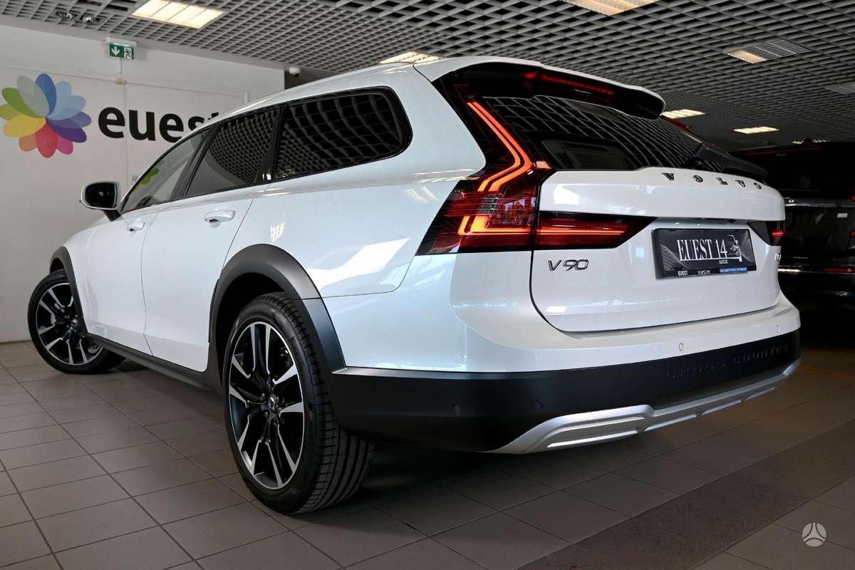 Volvo V90 Cross Country - 3