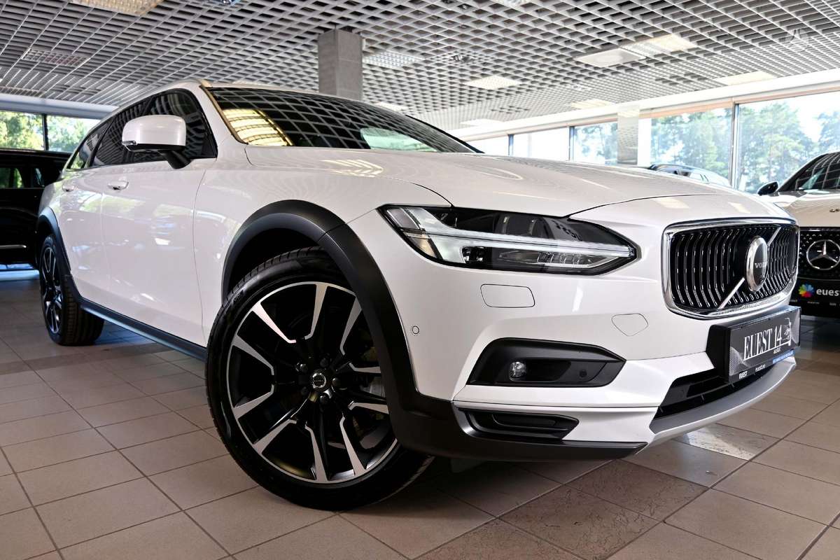 Volvo V90 Cross Country - 4