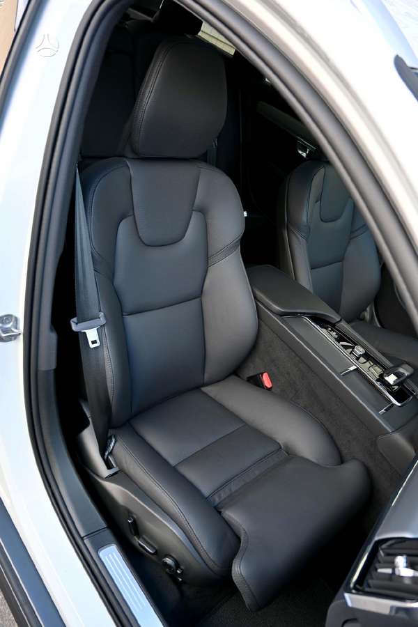 Volvo V90 Cross Country - 10