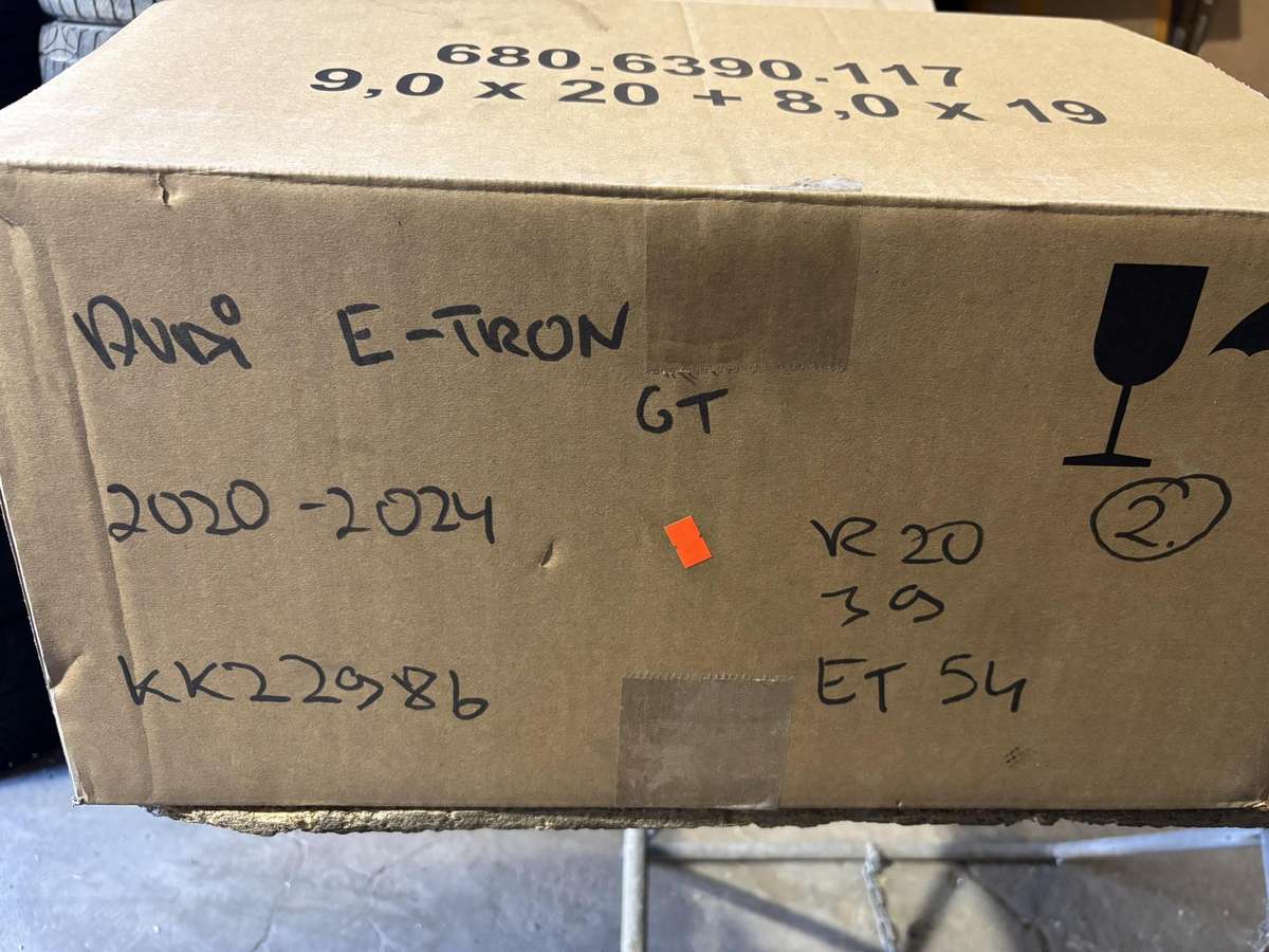 Audi e-tron GT, 4J3601025F, Cen28055