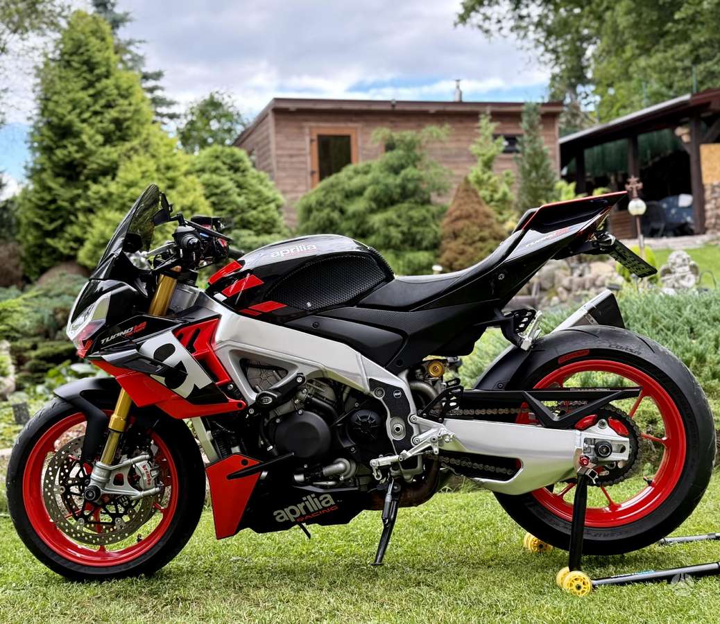 Aprilia Tuono 1100cc, street / classic