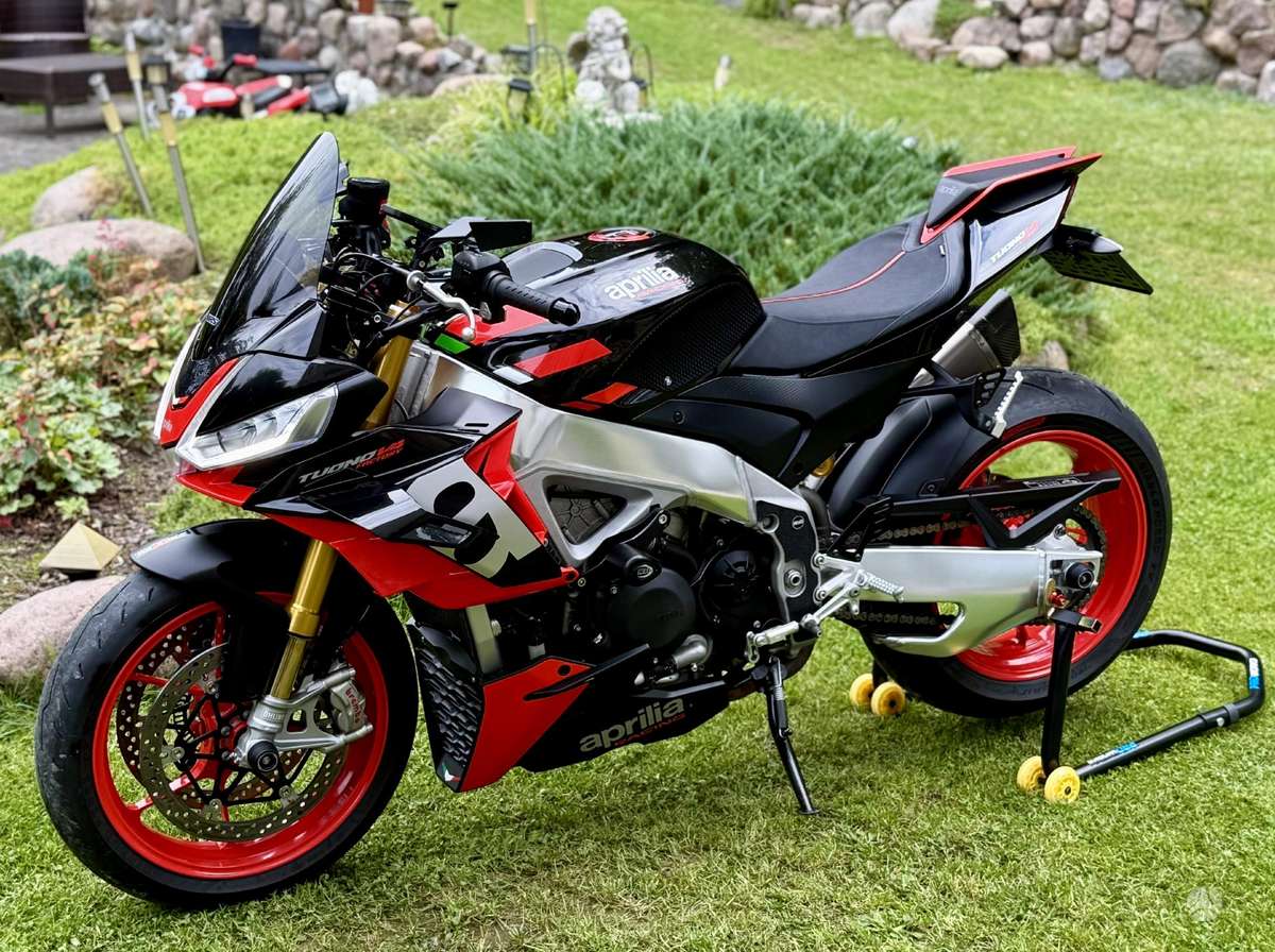 Aprilia Tuono 1100cc, street / classic