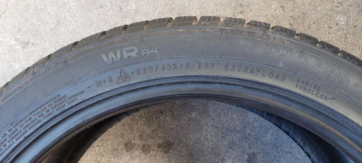 Nokian, зимние 225/45 R19