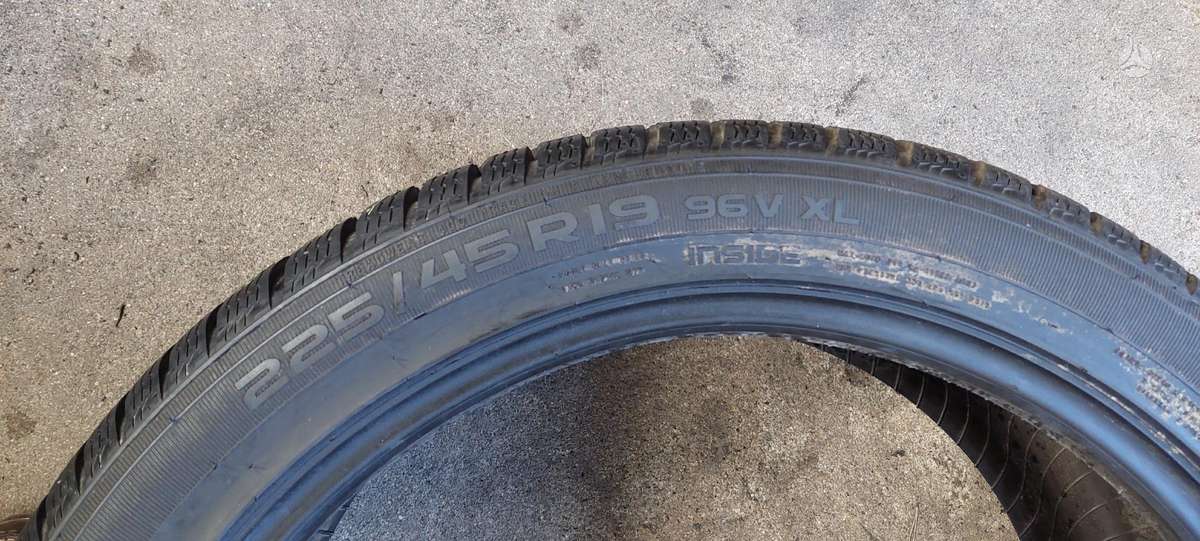 Nokian, žieminės 225/45 R19