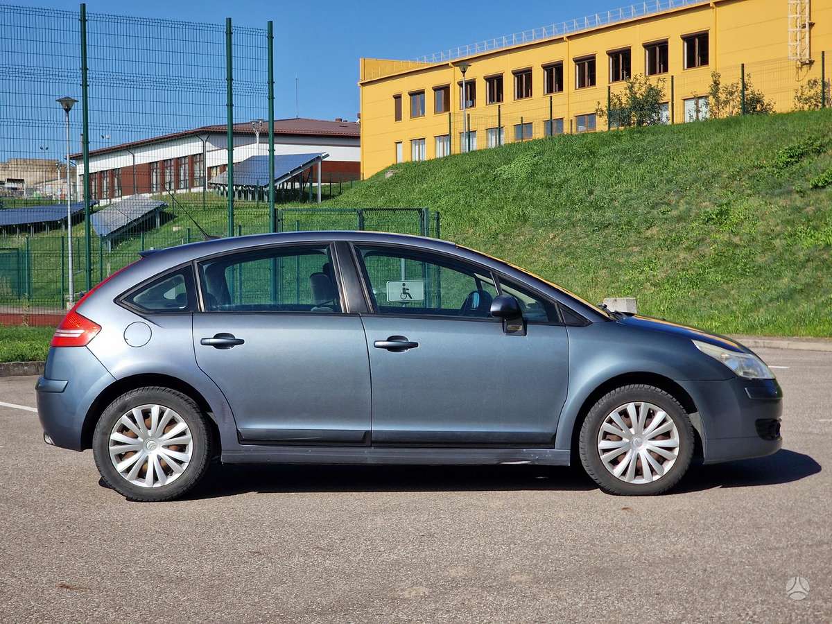 Citroen C4, 1.6 l., hatchback