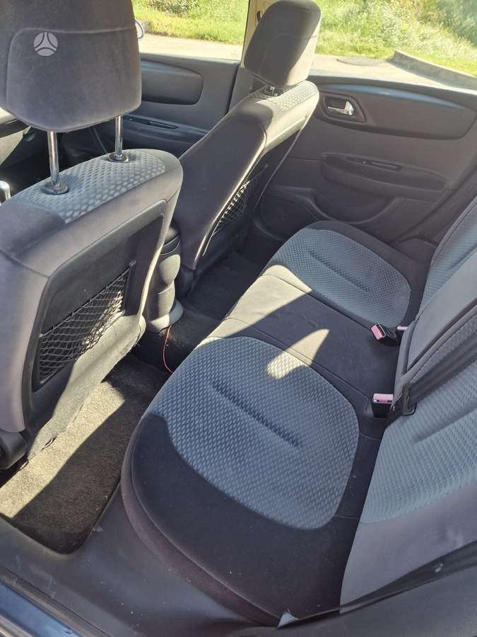 Citroen C4, 1.6 l., hatchback