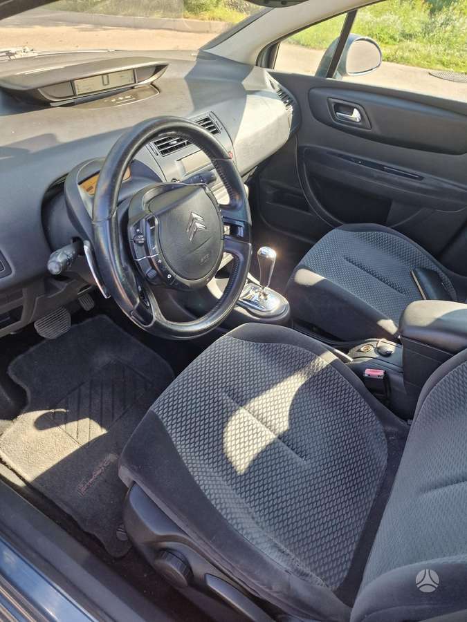 Citroen C4, 1.6 l., hatchback