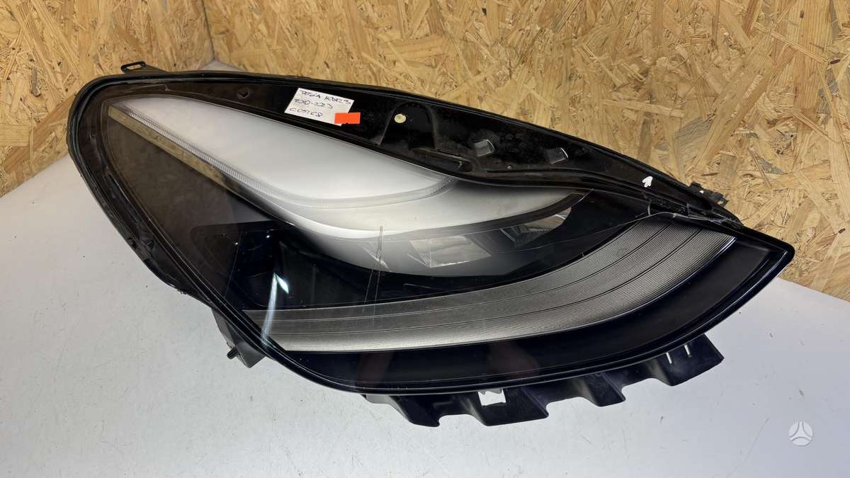 Tesla Model 3, 151495300C, Cen28242