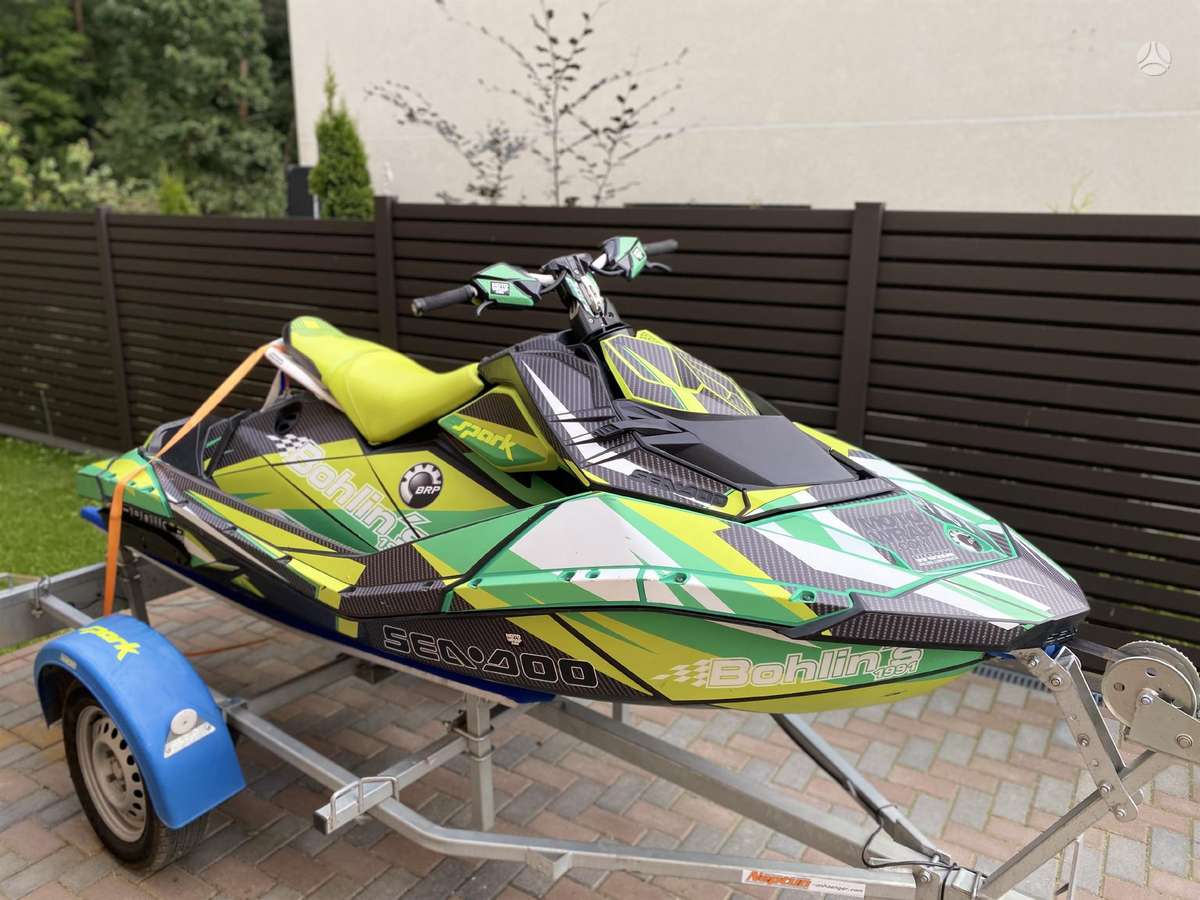 Sea-Doo Spark Trixx, jet skis