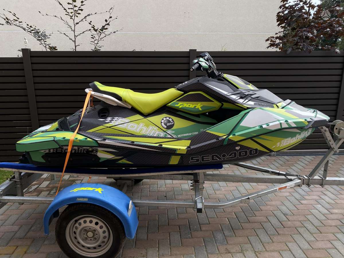 Sea-Doo Spark Trixx, jet skis