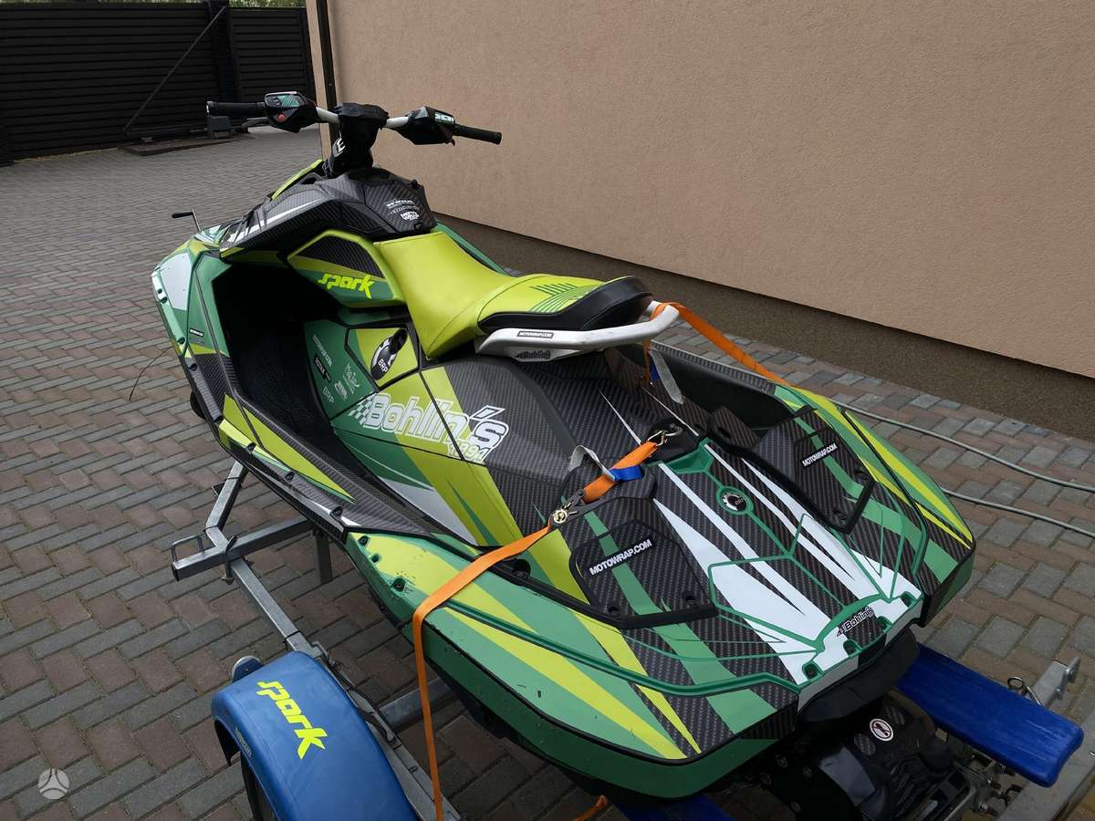 Sea-Doo Spark Trixx, jet skis