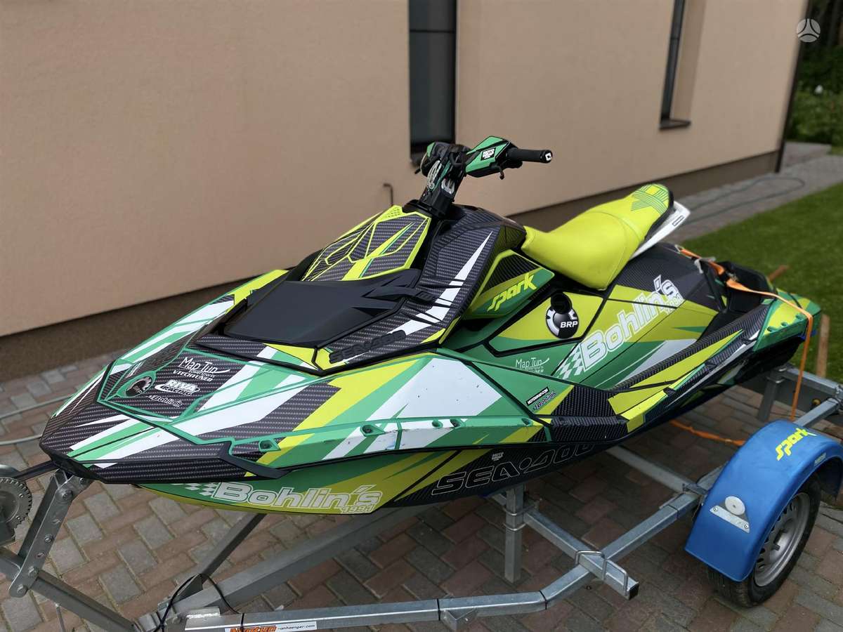 Sea-Doo Spark Trixx, jet skis