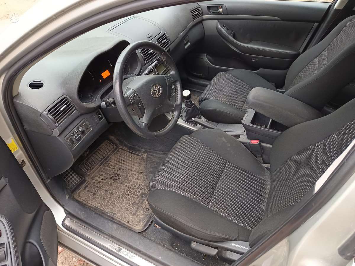 Toyota Avensis детали кузова