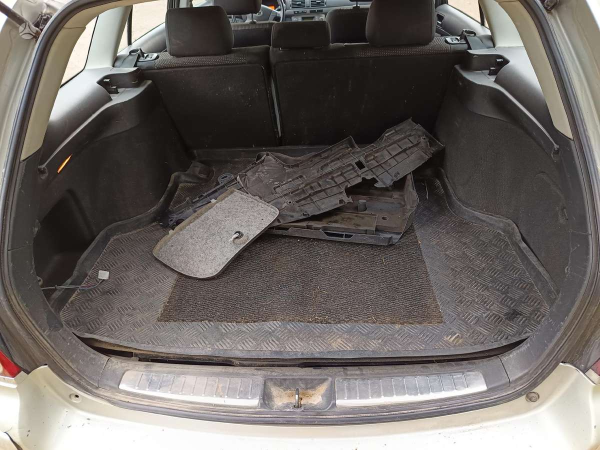 Toyota Avensis детали кузова