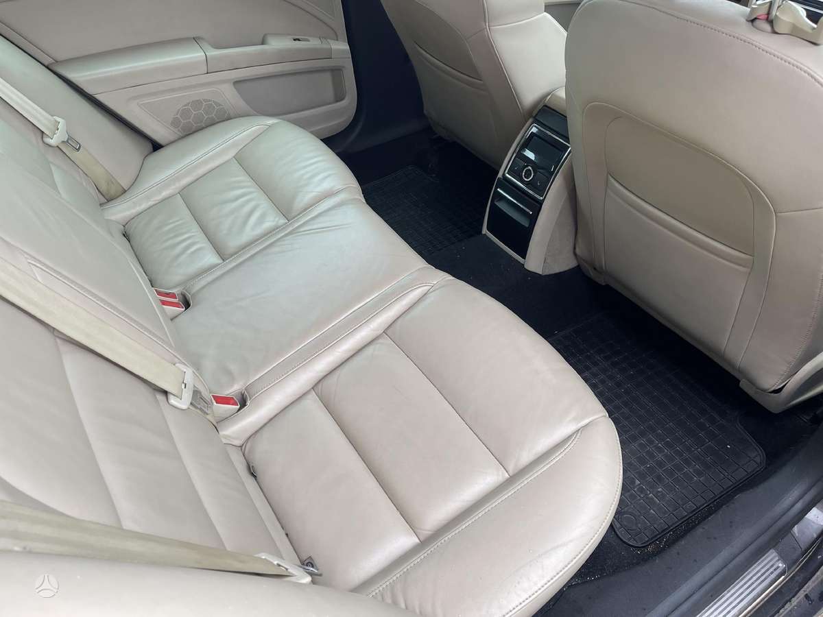 Skoda Superb dalimis