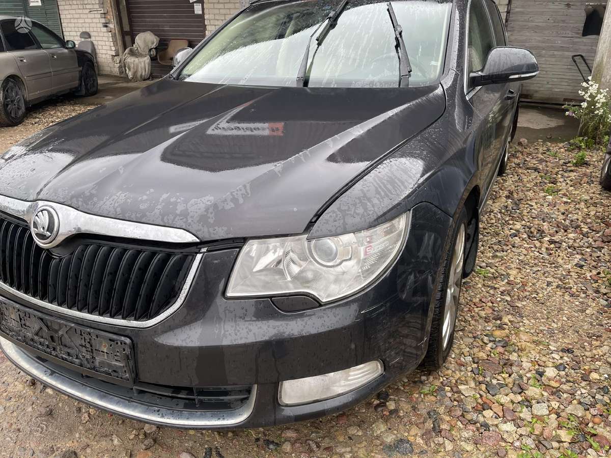 Skoda Superb dalimis