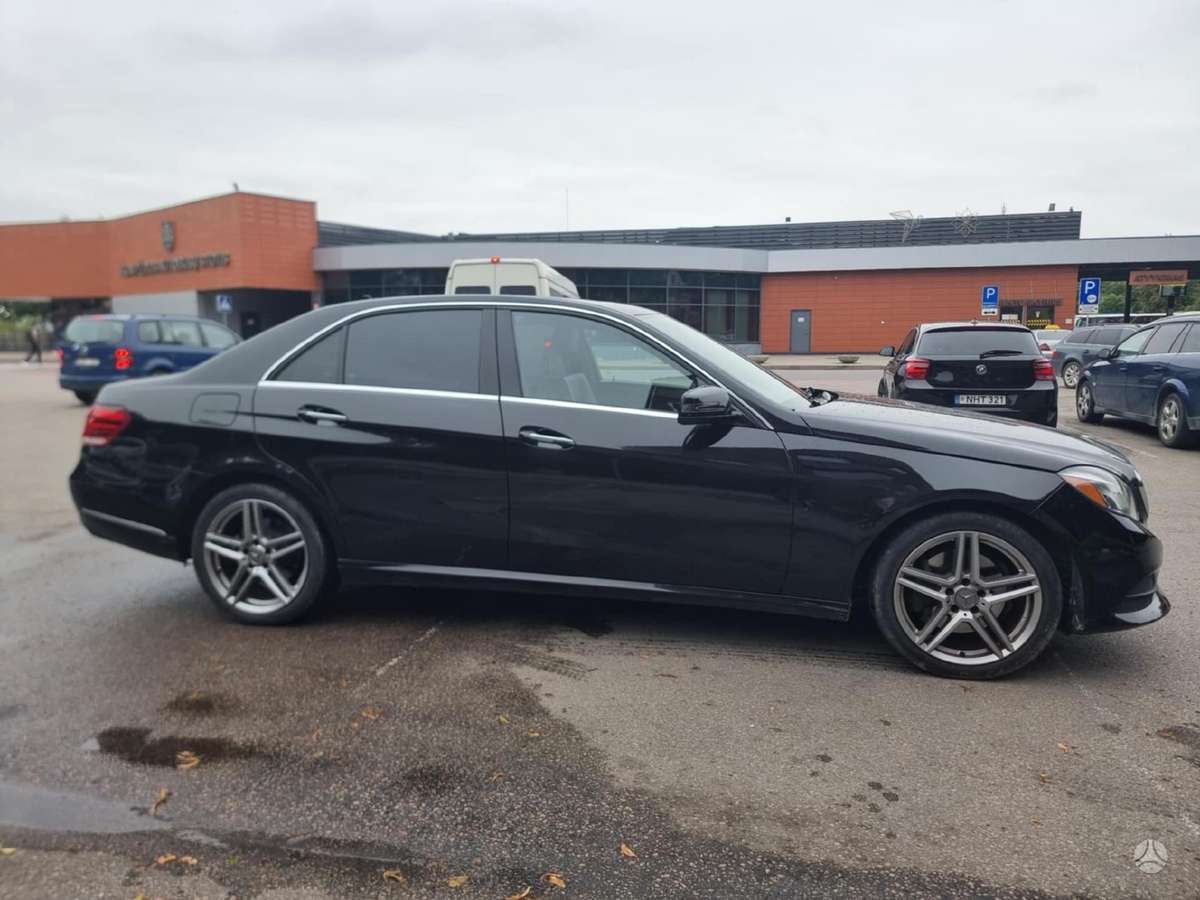 Mercedes-Benz E350, Седан