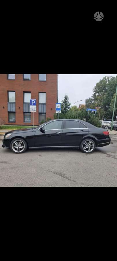 Mercedes-Benz E350, Седан