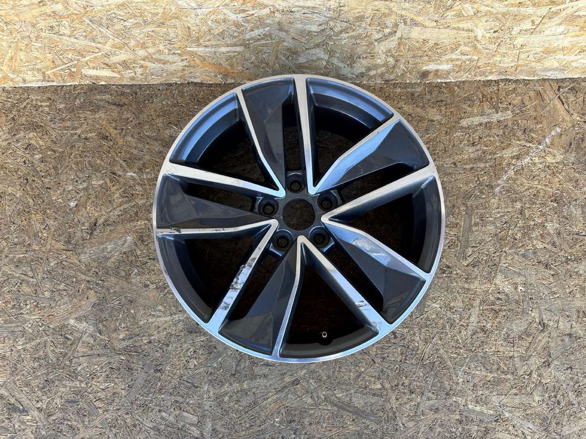 Audi Q3, 8U0601025AH, Cen28267