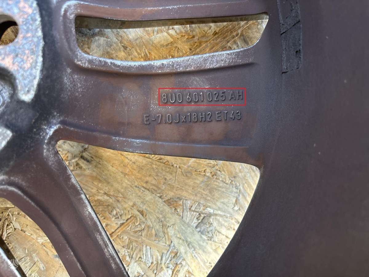 Audi Q3, 8U0601025AH, Cen28267