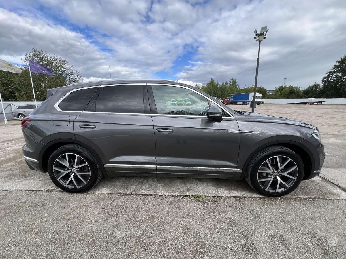 Volkswagen Touareg - 2