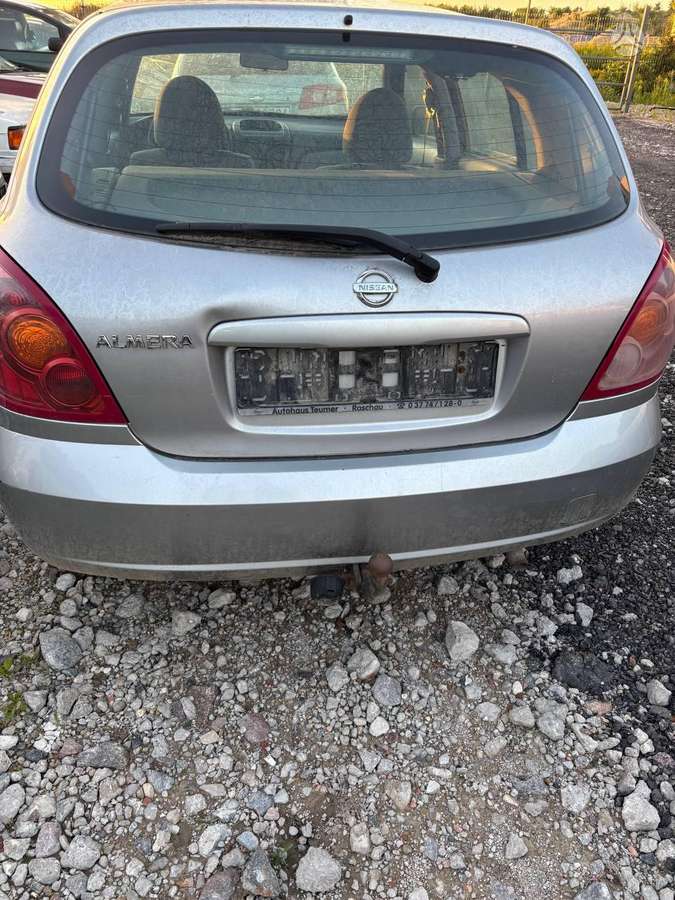 Nissan Almera dalimis